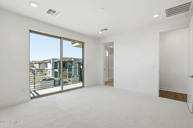 2121 W SONORAN DESERT Drive 126, Phoenix, AZ 85085
