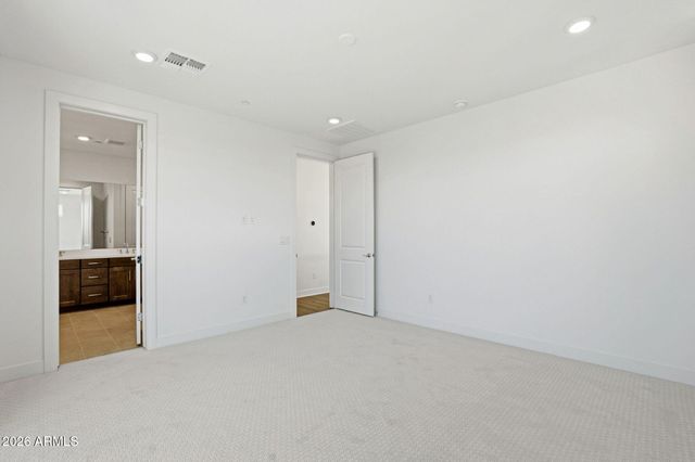 2121 W SONORAN DESERT Drive 126, Phoenix, AZ 85085
