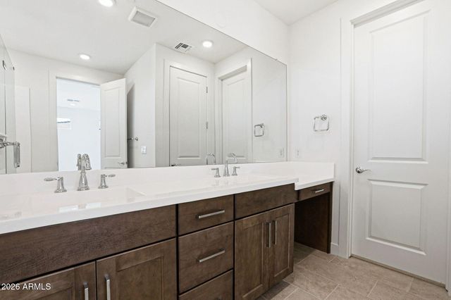 2121 W SONORAN DESERT Drive 126, Phoenix, AZ 85085