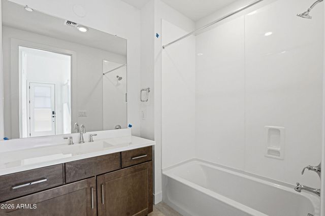 2121 W SONORAN DESERT Drive 126, Phoenix, AZ 85085