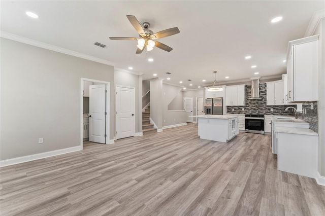 809 W LINEBAUGH AVENUE 1B, Tampa, FL 33612