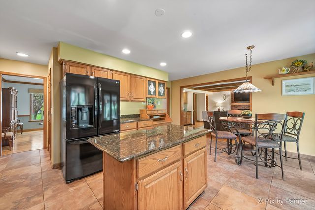 14 Hampton Court, Algonquin, IL 60102