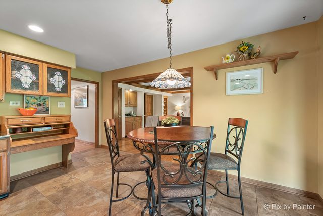 14 Hampton Court, Algonquin, IL 60102