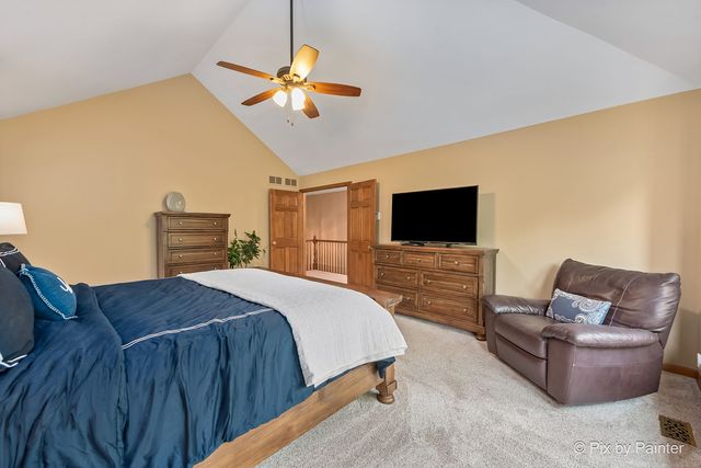 14 Hampton Court, Algonquin, IL 60102