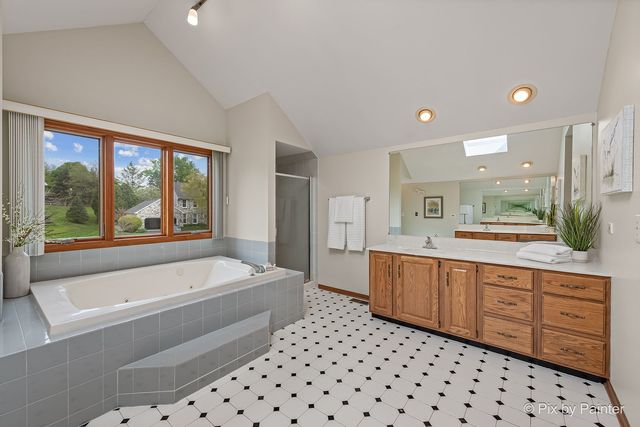 14 Hampton Court, Algonquin, IL 60102