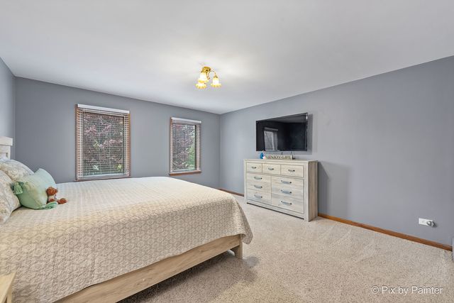 14 Hampton Court, Algonquin, IL 60102