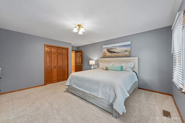 14 Hampton Court, Algonquin, IL 60102