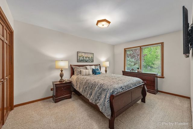 14 Hampton Court, Algonquin, IL 60102