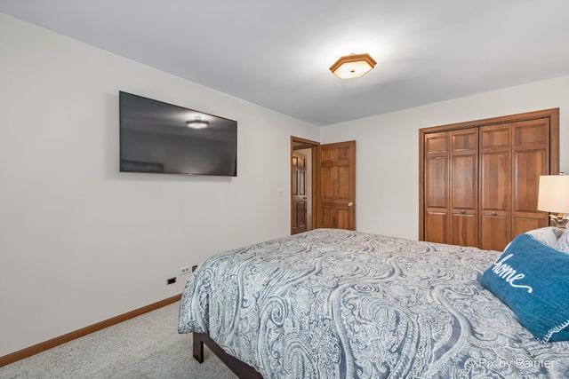 14 Hampton Court, Algonquin, IL 60102