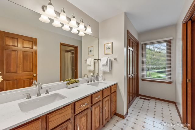14 Hampton Court, Algonquin, IL 60102