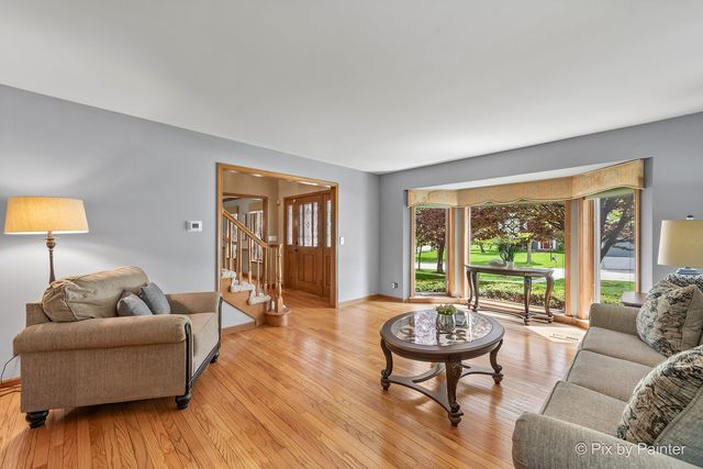 14 Hampton Court, Algonquin, IL 60102