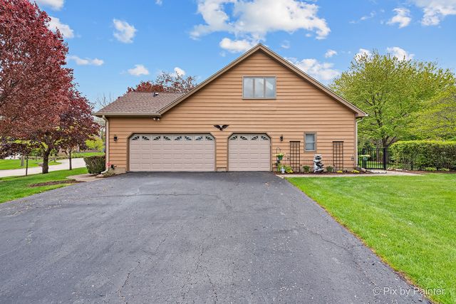 14 Hampton Court, Algonquin, IL 60102