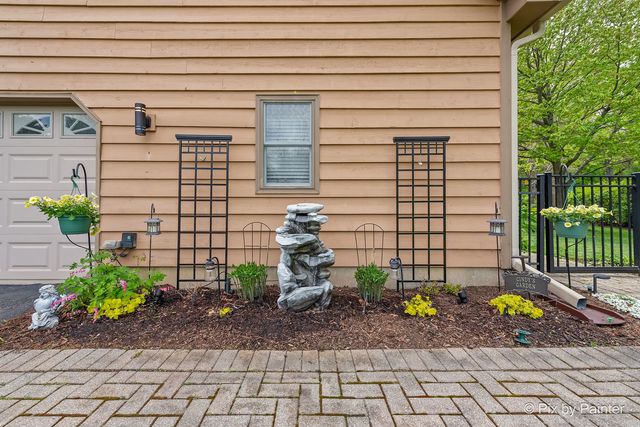 14 Hampton Court, Algonquin, IL 60102