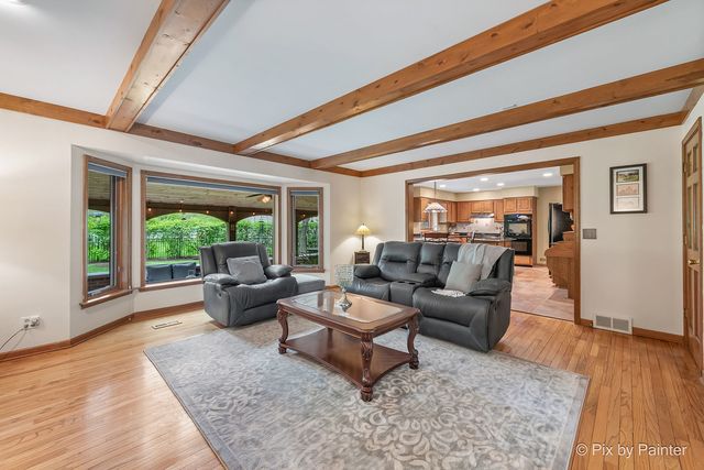 14 Hampton Court, Algonquin, IL 60102