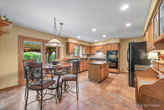 14 Hampton Court, Algonquin, IL 60102