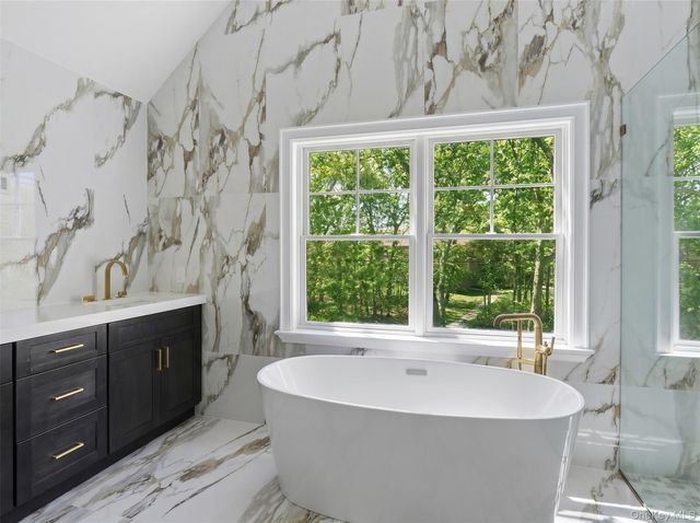 78 Meeting House Road, Westhampton Beach, NY 11978