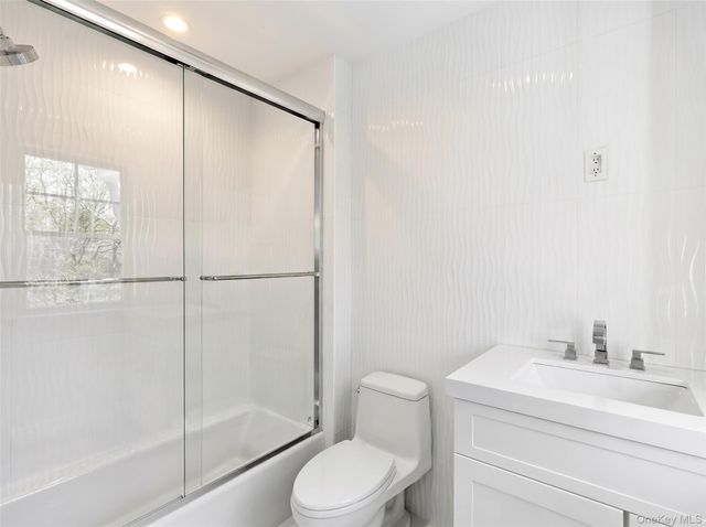 78 Meeting House Road, Westhampton Beach, NY 11978