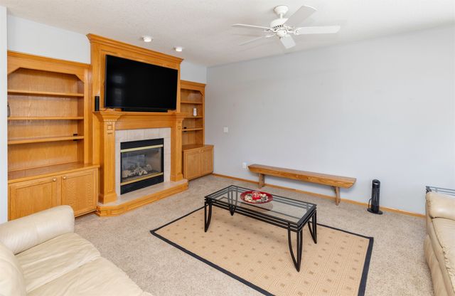 6419 NW 97th Street, Johnston, IA 50131