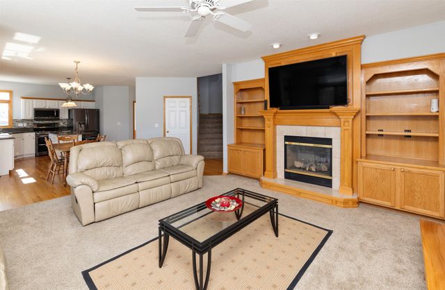 6419 NW 97th Street, Johnston, IA 50131