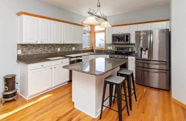 6419 NW 97th Street, Johnston, IA 50131