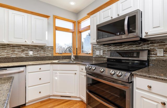 6419 NW 97th Street, Johnston, IA 50131