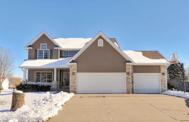 6419 NW 97th Street, Johnston, IA 50131