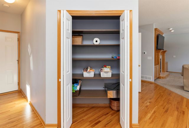 6419 NW 97th Street, Johnston, IA 50131