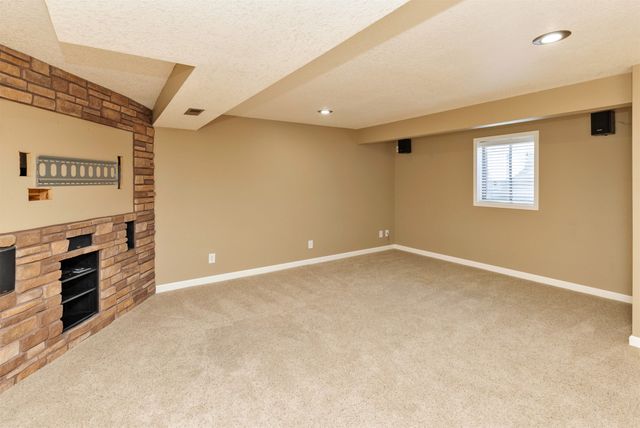 6419 NW 97th Street, Johnston, IA 50131