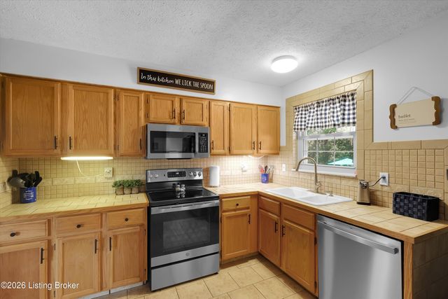 10909 Chenwood Ct, Jeffersontown, KY 40299
