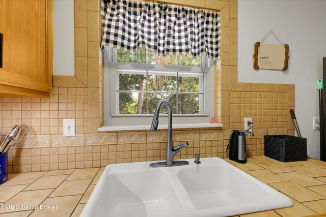 10909 Chenwood Ct, Jeffersontown, KY 40299