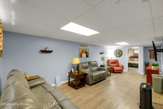 10909 Chenwood Ct, Jeffersontown, KY 40299