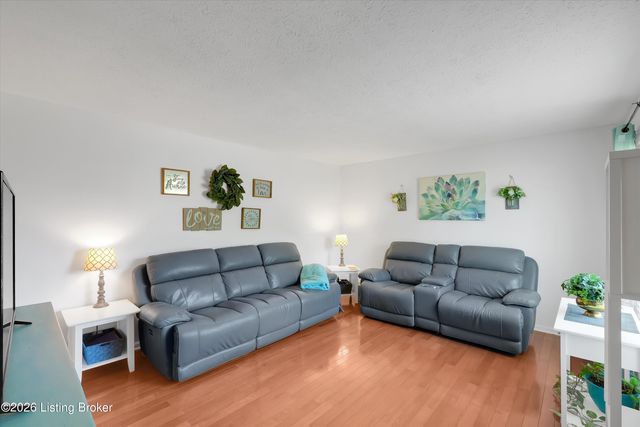 10909 Chenwood Ct, Jeffersontown, KY 40299