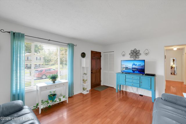 10909 Chenwood Ct, Jeffersontown, KY 40299