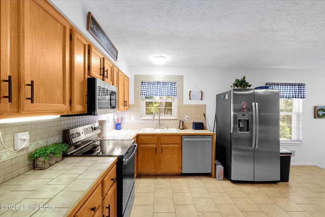 10909 Chenwood Ct, Jeffersontown, KY 40299