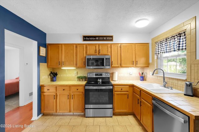 10909 Chenwood Ct, Jeffersontown, KY 40299