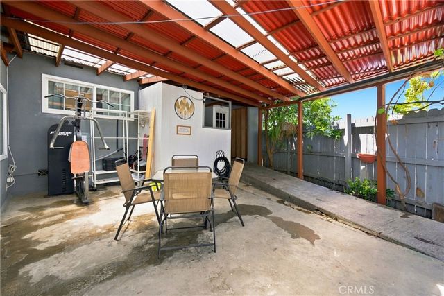 3337 Los Flores, Lynwood, CA 90262