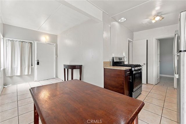 3337 Los Flores, Lynwood, CA 90262