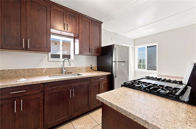 3337 Los Flores, Lynwood, CA 90262