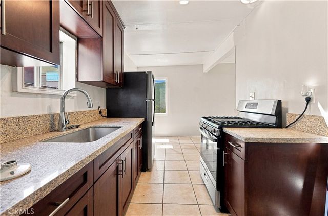 3337 Los Flores, Lynwood, CA 90262