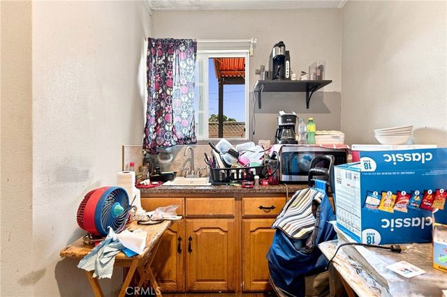 3337 Los Flores, Lynwood, CA 90262