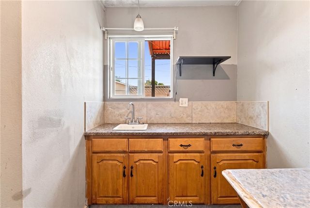 3337 Los Flores, Lynwood, CA 90262
