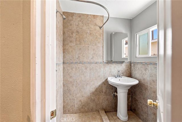 3337 Los Flores, Lynwood, CA 90262