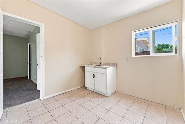 3337 Los Flores, Lynwood, CA 90262