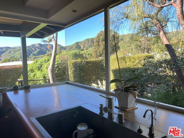 254 Tranquillo Road, Pacific Palisades (los Angeles), CA 90272