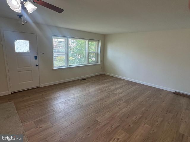 2031 BEYER AVE, Philadelphia, PA 19115