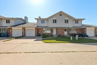 1401 N Rock Run Drive F, Crest Hill, IL 60403
