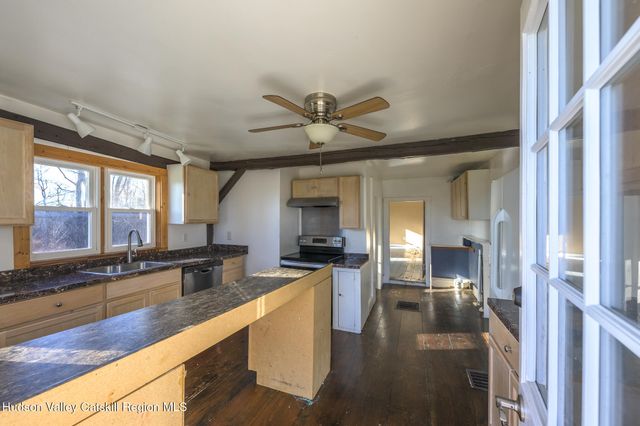 91 Scheller Park Road, New Baltimore, NY 12124