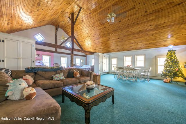 91 Scheller Park Road, New Baltimore, NY 12124