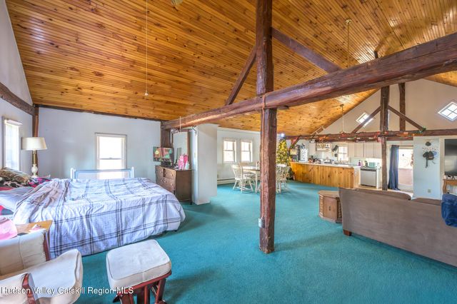 91 Scheller Park Road, New Baltimore, NY 12124