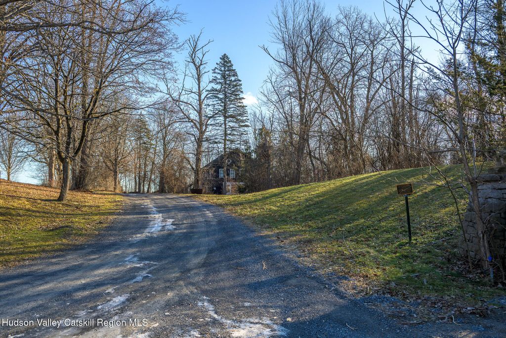 91 Scheller Park Road, New Baltimore, NY 12124